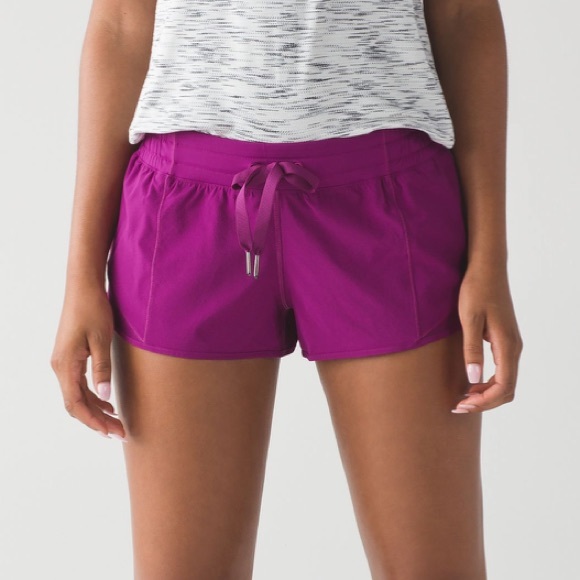 lululemon athletica Pants - Lululemon Hotty Hot Shorts size 6 (2.5" )